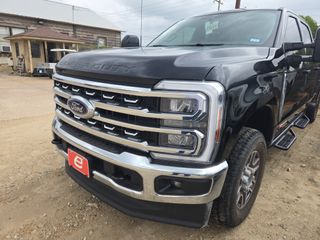 2025 Ford F-350 LARIAT - Exterior Front Left Corner Image